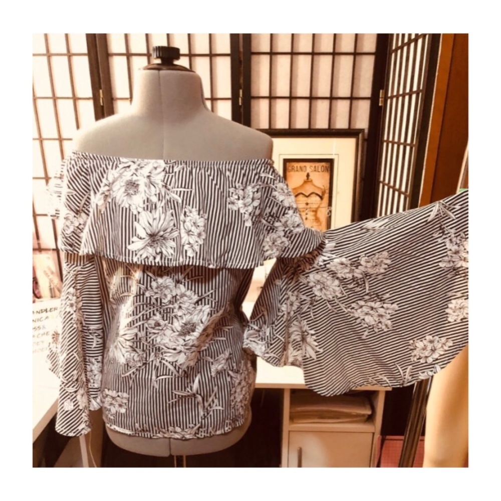 Floral print off-shoulder blouse